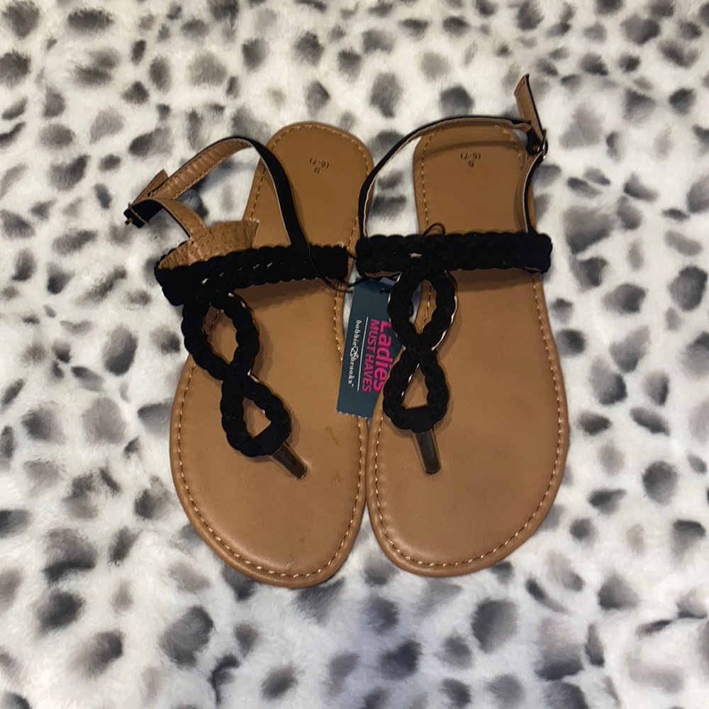 5 FOR $8 ❤️ Women’s sandals size 6-7